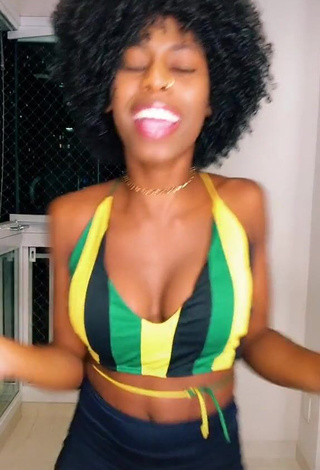 1. Irresistible MC Soffia Shows Cleavage in Striped Crop Top and Bouncing Boobs