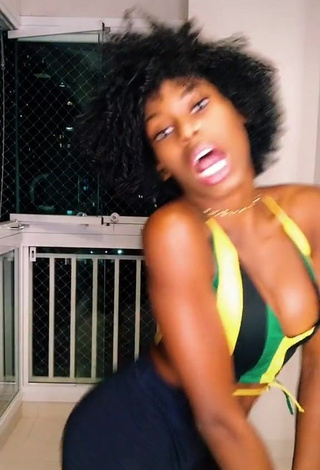 Irresistible MC Soffia Shows Cleavage in Striped Crop Top and Bouncing Boobs