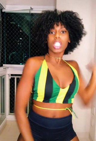 3. Irresistible MC Soffia Shows Cleavage in Striped Crop Top and Bouncing Boobs