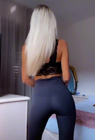 Captivating Nadejda Sendrea in Grey Leggings