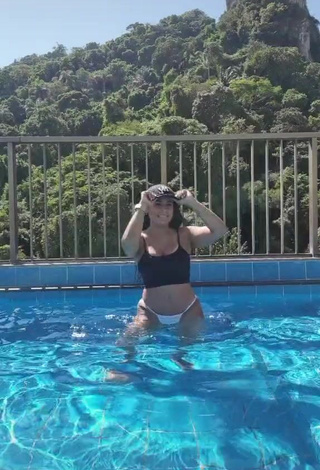 3. Really Cute Renee Blimgiz Shows Big Butt at the Swimming Pool