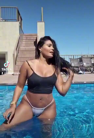 2. Alluring Renee Blimgiz Shows Cleavage in Erotic Black Crop Top at the Swimming Pool