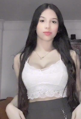 1. Cute Yojana Hoyos Shows Cleavage in White Crop Top and Bouncing Boobs