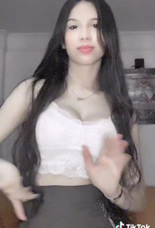 3. Cute Yojana Hoyos Shows Cleavage in White Crop Top and Bouncing Boobs