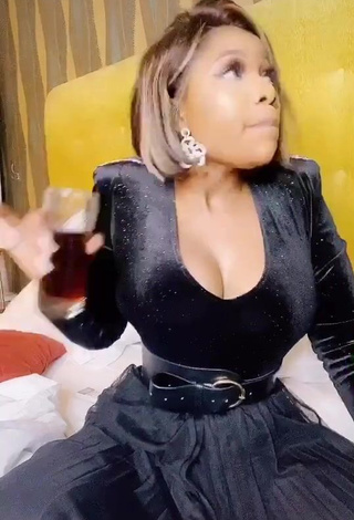 1. Sweetie Tacha Shows Cleavage in Black Dress