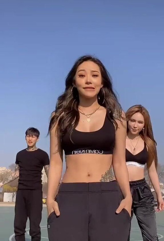 1. Erotic Jade 모델 제이드 in Sport Bra