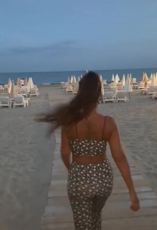 1. Erotic Amel Bent Shows Butt at the Beach