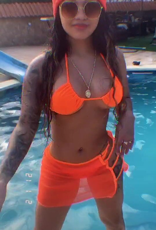 3. Erotic Anyuri Lozano Shows Cleavage in Electric Orange Bikini Top at the Swimming Pool (Underboob)