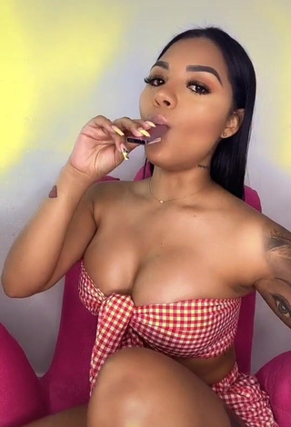 1. Sweet Anyuri Lozano Shows Cleavage in Cute Checkered Crop Top