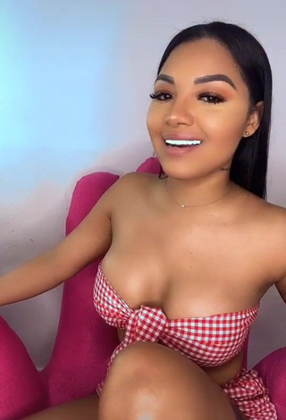 Sweet Anyuri Lozano Shows Cleavage in Cute Checkered Crop Top