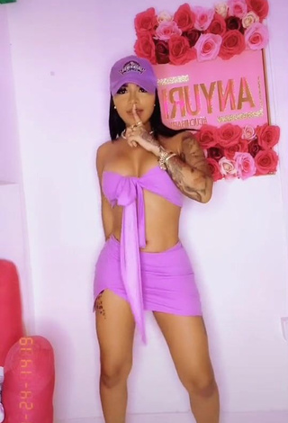 Seductive Anyuri Lozano Shows Cleavage in Purple Crop Top