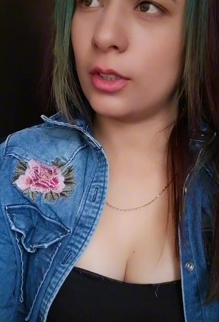 Erotic Arii Shows Cleavage in Top