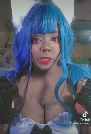 3. Dezza.cosplay Demonstrates Sexy Cleavage