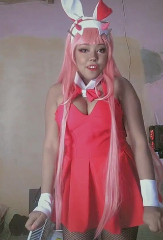 Beautiful Dezza.cosplay Shows Cleavage in Sexy Pink Dress