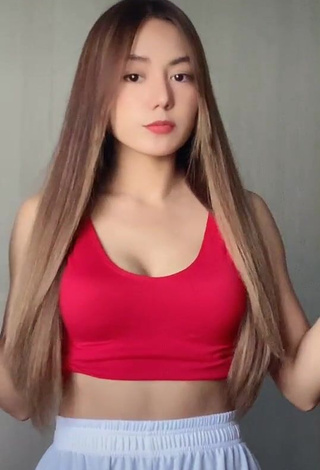 1. Irresistible Eaaayyy Shows Cleavage in Red Crop Top and Bouncing Boobs