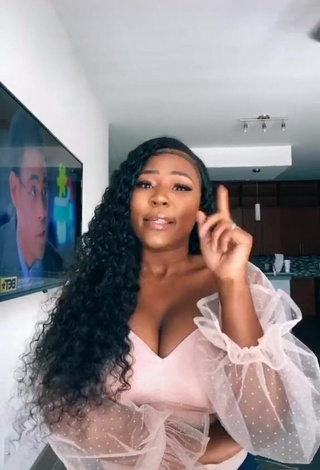 2. Captivating Airionna Lynch Shows Cleavage in Pink Top