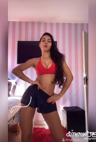 3. Sexy Ingrid Muniz Shows Cleavage in Red Bikini Top while Twerking