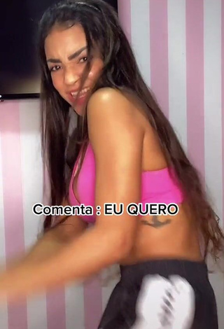 3. Hot Ingrid Muniz Shows Cleavage in Pink Sport Bra