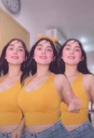 3. Erotic Karen Anne Tuazon Shows Cleavage in Crop Top