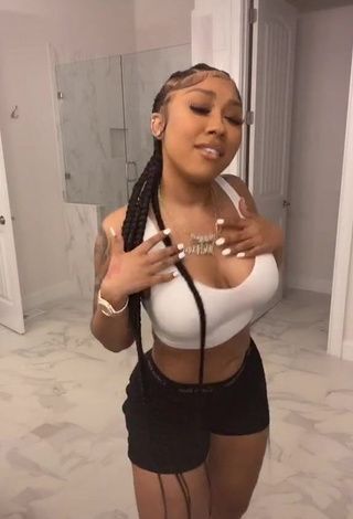 2. Sweetie Ariana Fletcher Shows Cleavage in White Crop Top