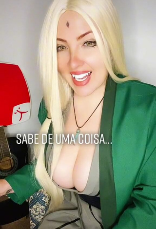 1. Luanagauchaoficial Demonstrates Sweetie Cleavage