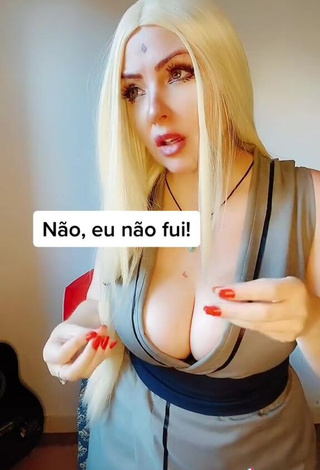 Luanagauchaoficial Demonstrates Pretty Cleavage