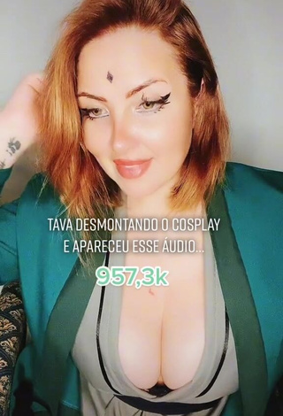 Attractive Luanagauchaoficial Shows Cleavage