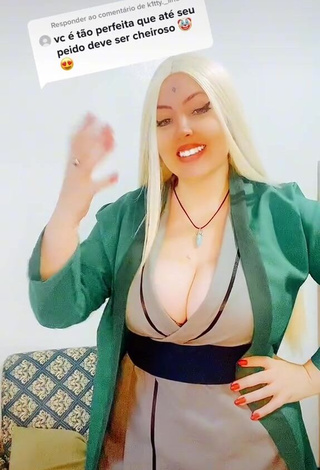 Luanagauchaoficial Shows her Sweet Cleavage