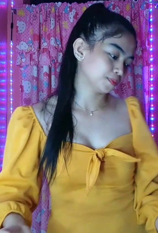 Erotic Princess Malto in Yellow Dress