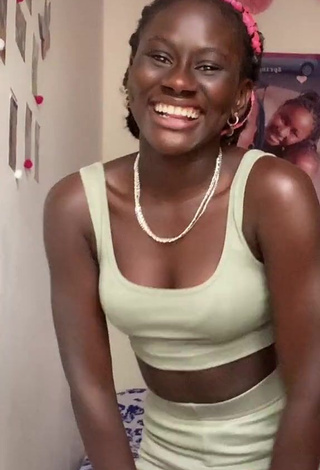 Erotic Marta_gueye Shows Cleavage in Olive Crop Top