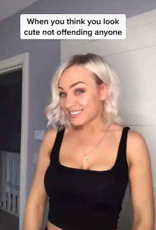 3. Cute Maria Shows Cleavage in Black Crop Top