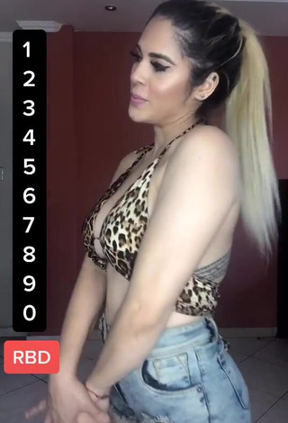 1. Erotic Mayra Jaime Maldonado Shows Cleavage in Leopard Crop Top