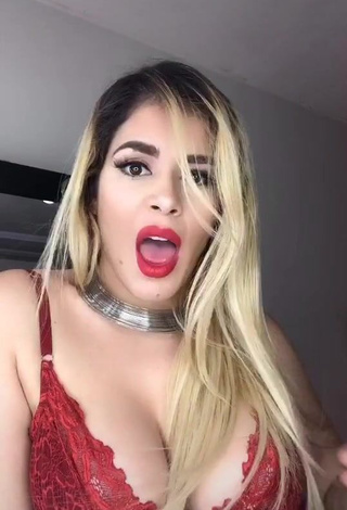 Irresistible Mayra Jaime Maldonado Shows Cleavage in Red Bra