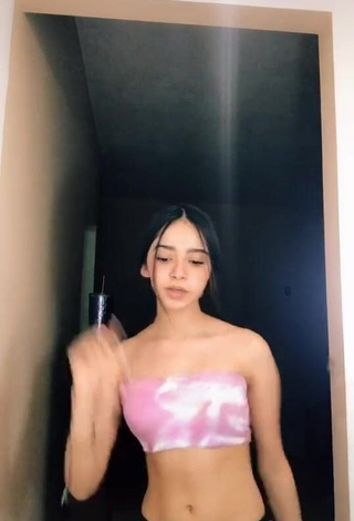 3. Erotic Michelle Guzmán in Pink Tube Top