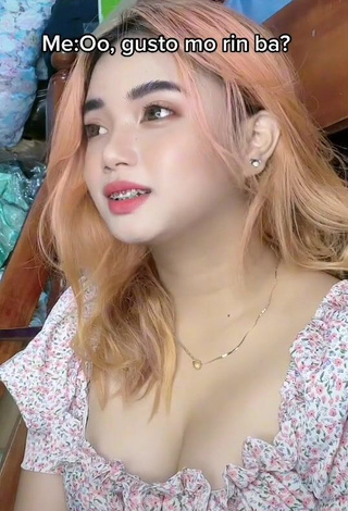 Erotic Mutyah Æñ Yasay Shows Cleavage