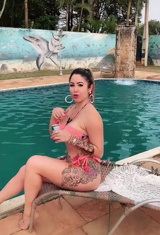 3. Irresistible Naiara Coelho in Pink Bikini at the Swimming Pool