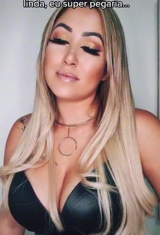 1. Sexy Naiara Coelho Shows Cleavage