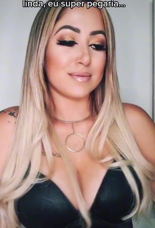 Sexy Naiara Coelho Shows Cleavage