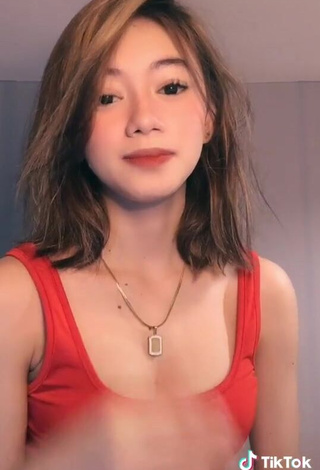 Paulaxdrea Demonstrates Beautiful Cleavage