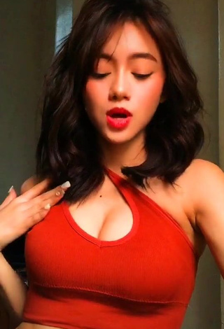 Beautiful Paulaxdrea Shows Cleavage in Sexy Red Crop Top