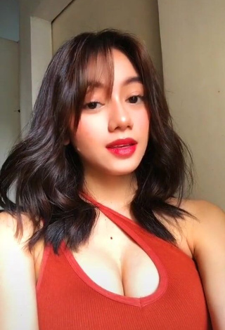 Amazing Paulaxdrea Shows Cleavage in Hot Red Crop Top