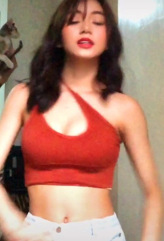 3. Paulaxdrea Shows Cleavage in Hot Red Crop Top