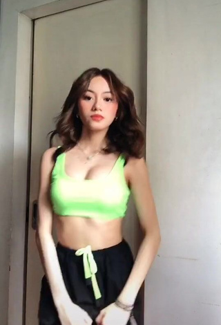 Sexy Paulaxdrea Shows Cleavage in Lime Green Sport Bra