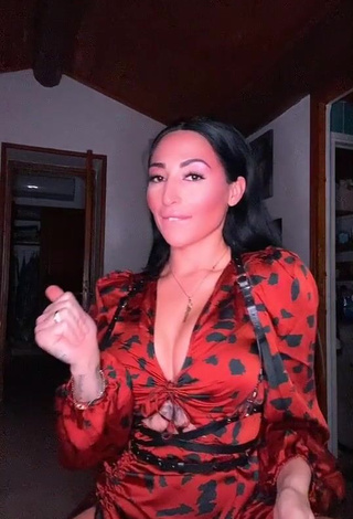 Wonderful Pocahontasmaria Shows Cleavage in Dress