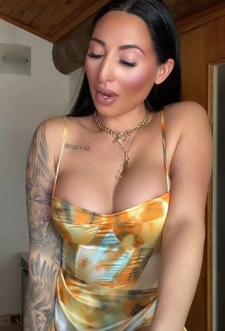 Really Cute Pocahontasmaria Shows Cleavage in Dress