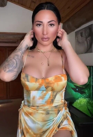 1. Beautiful Pocahontasmaria Shows Cleavage in Sexy Dress