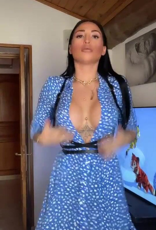 3. Hot Pocahontasmaria Shows Cleavage in Floral Dress and Bouncing Boobs