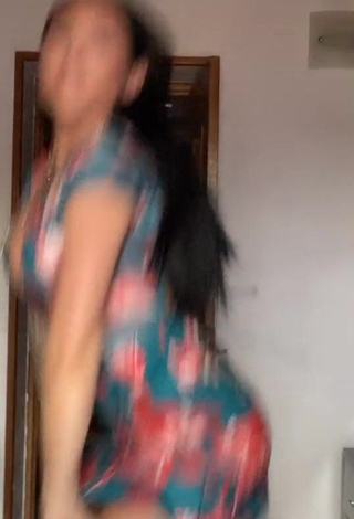 Sweet Pocahontasmaria Shows Cleavage in Cute Floral Dress while Twerking