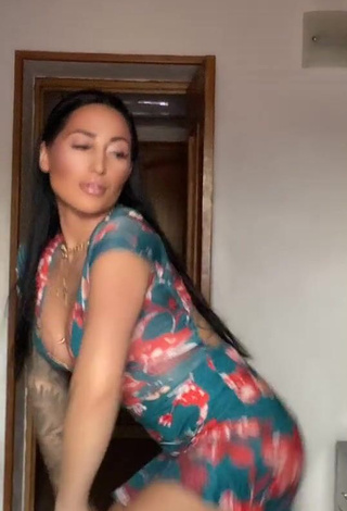 3. Sweet Pocahontasmaria Shows Cleavage in Cute Floral Dress while Twerking