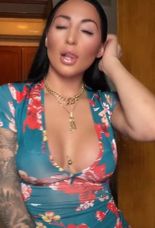 1. Fine Pocahontasmaria Shows Cleavage in Sweet Floral Dress and Bouncing Breasts